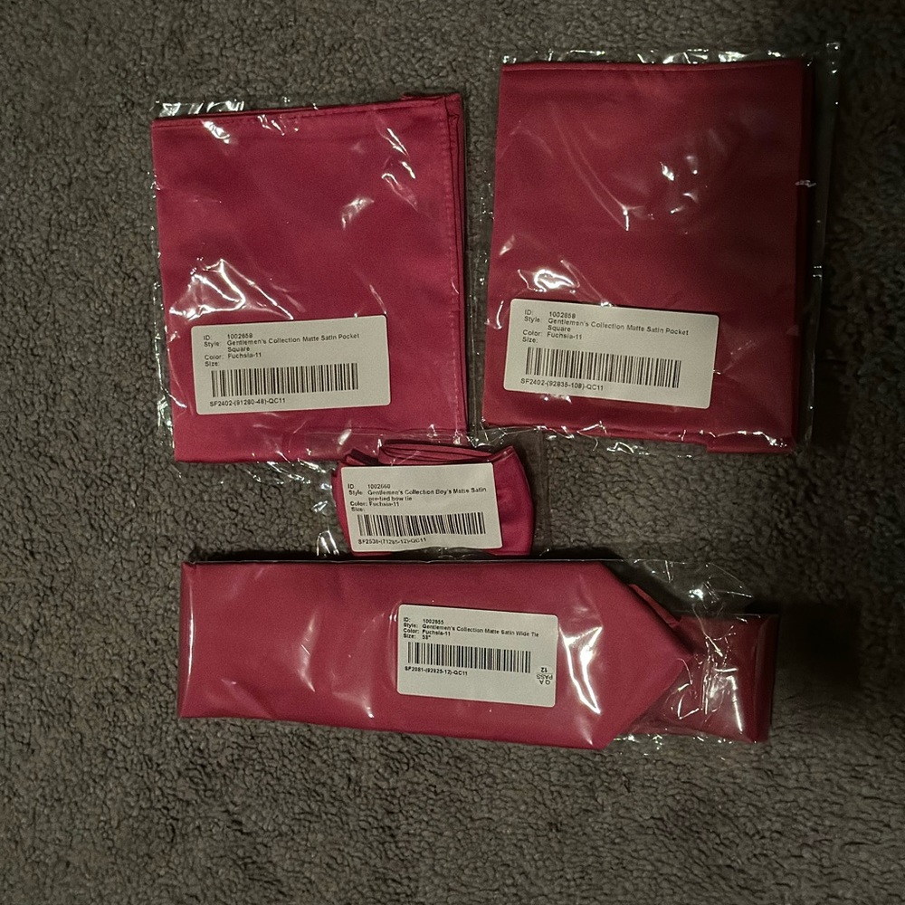 1 pre-tied bow tie, 1 pockets squares. NEW you will receive 2 items.